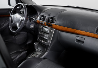 Подержанный автомобиль Toyota Avensis Sedan 2006 года (9 фото)