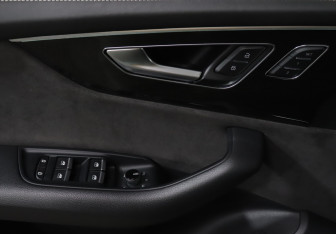 Подержанный автомобиль Audi SQ8 2019 года (21 фото)