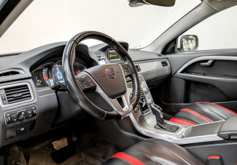 Подержанный автомобиль Volvo XC70 2014 года (17 фото)
