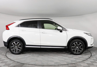 Подержанный автомобиль Mitsubishi Eclipse Cross 2018 года (4 фото)
