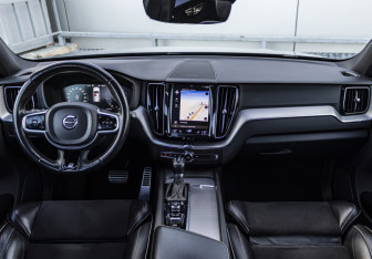 Подержанный автомобиль Volvo XC60 2018 года (13 фото)
