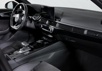 Подержанный автомобиль Audi A4 Sedan 2020 года (9 фото)