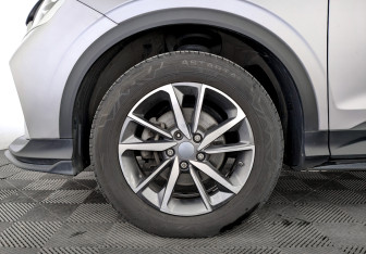 Подержанный автомобиль Geely Coolray 2022 года (18 фото)