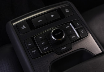 Подержанный автомобиль Genesis G80 2018 года (20 фото)