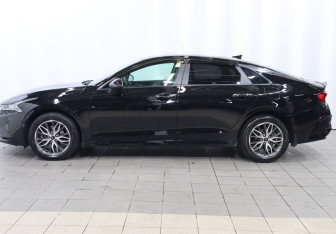 Подержанный автомобиль Kia K5 2021 года (8 фото)