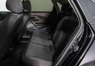 Подержанный автомобиль Volkswagen Polo Sedan 2013 года (9 фото)