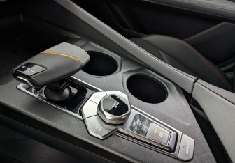 Подержанный автомобиль Changan UNI-V 2023 года (15 фото)