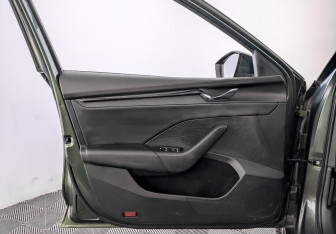 Подержанный автомобиль Skoda Octavia Liftback 2021 года (19 фото)