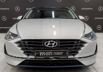 Подержанный автомобиль Hyundai Sonata 2022 года (2 фото)