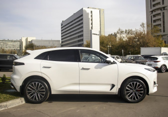 Подержанный автомобиль Changan UNI-K 2023 года (4 фото)