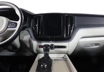 Подержанный автомобиль Volvo XC60 2018 года (14 фото)