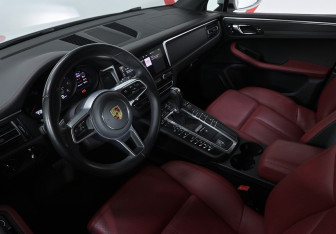 Подержанный автомобиль Porsche Macan 2021 года (6 фото)