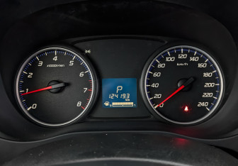 Подержанный автомобиль Mitsubishi Outlander 2015 года (16 фото)