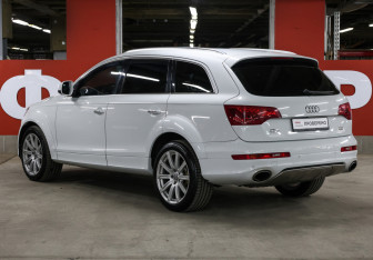 Подержанный автомобиль Audi Q7 2014 года (7 фото)
