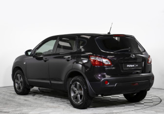 Подержанный автомобиль Nissan Qashqai 2010 года (7 фото)