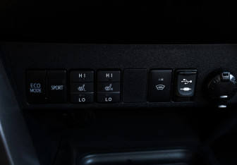 Подержанный автомобиль Toyota RAV4 2017 года (21 фото)