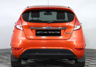 Подержанный автомобиль Ford Fiesta Hatchback 2015 года (4 фото)