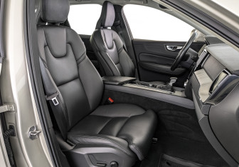 Подержанный автомобиль Volvo XC60 2021 года (23 фото)