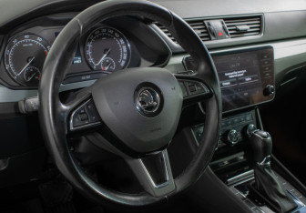 Подержанный автомобиль Skoda Superb Liftback 2018 года (15 фото)