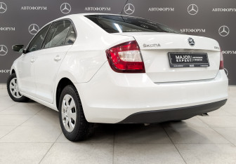 Подержанный автомобиль Skoda Rapid Liftback 2019 года (7 фото)