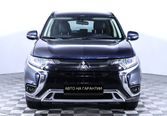 Подержанный автомобиль Mitsubishi Outlander 2022 года (2 фото)