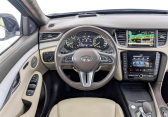 Подержанный автомобиль Infiniti QX50 2021 года (22 фото)