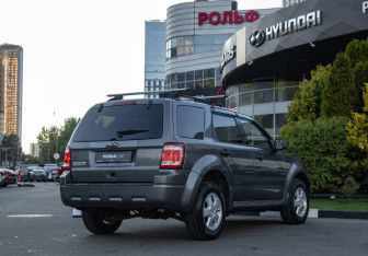 Подержанный автомобиль Ford Escape 2010 года (4 фото)