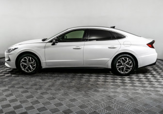 Подержанный автомобиль Hyundai Sonata 2020 года (8 фото)