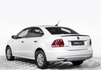Подержанный автомобиль Volkswagen Polo Sedan 2017 года (7 фото)