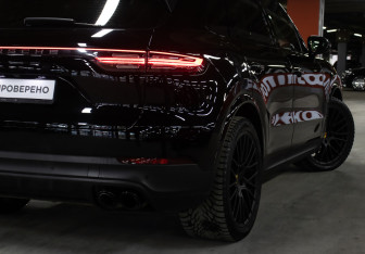 Подержанный автомобиль Porsche Cayenne 2020 года (30 фото)
