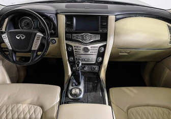 Подержанный автомобиль Infiniti QX80 2018 года (12 фото)