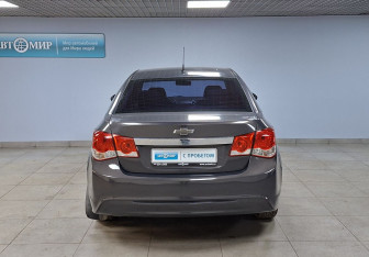 Подержанный автомобиль Chevrolet Cruze Sedan 2013 года (6 фото)