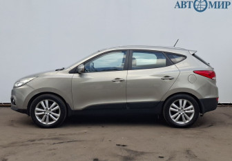 Подержанный автомобиль Hyundai ix35 2010 года (8 фото)