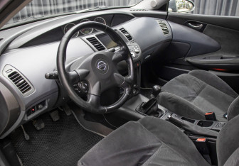 Подержанный автомобиль Nissan Primera Sedan 2003 года (15 фото)
