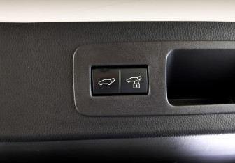 Подержанный автомобиль Toyota Land Cruiser Suv 2022 года (27 фото)