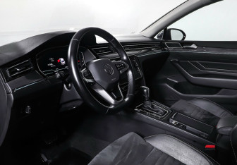 Подержанный автомобиль Volkswagen Passat Sedan 2021 года (11 фото)