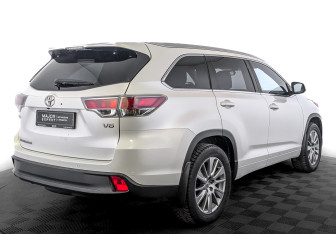 Подержанный автомобиль Toyota Highlander 2015 года (5 фото)