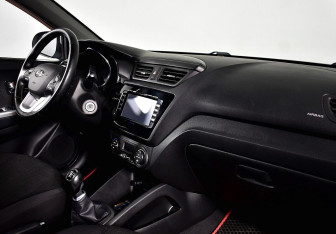 Подержанный автомобиль Kia Rio Hatchback 2013 года (7 фото)