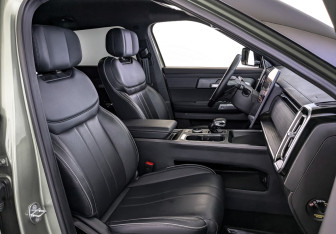 Подержанный автомобиль Jaecoo J7 2024 года (23 фото)