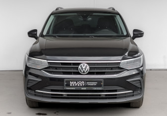 Подержанный автомобиль Volkswagen Tiguan 2021 года (2 фото)