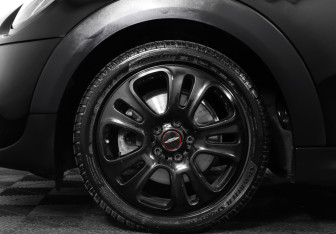 Подержанный автомобиль MINI Hatch 2020 года (25 фото)