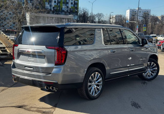Подержанный автомобиль GMC Yukon 2023 года (6 фото)