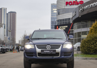 Подержанный автомобиль Volkswagen Touareg 2008 года (2 фото)