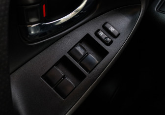 Подержанный автомобиль Toyota RAV4 2010 года (16 фото)