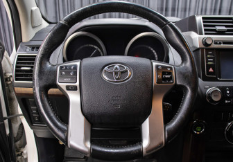Подержанный автомобиль Toyota Land Cruiser Prado 2014 года (16 фото)