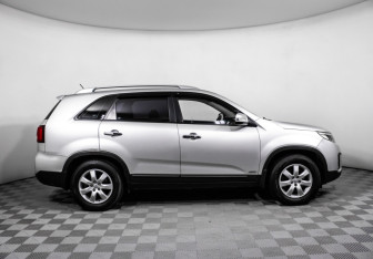 Подержанный автомобиль Kia Sorento 2012 года (4 фото)