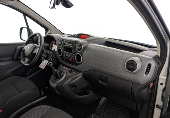 Подержанный автомобиль Peugeot Partner 2021 года (13 фото)