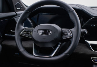 Подержанный автомобиль Geely Monjaro 2024 года (15 фото)