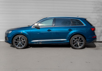 Подержанный автомобиль Audi Q7 2021 года (8 фото)
