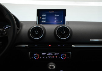 Подержанный автомобиль Audi A3 Sedan 2017 года (23 фото)